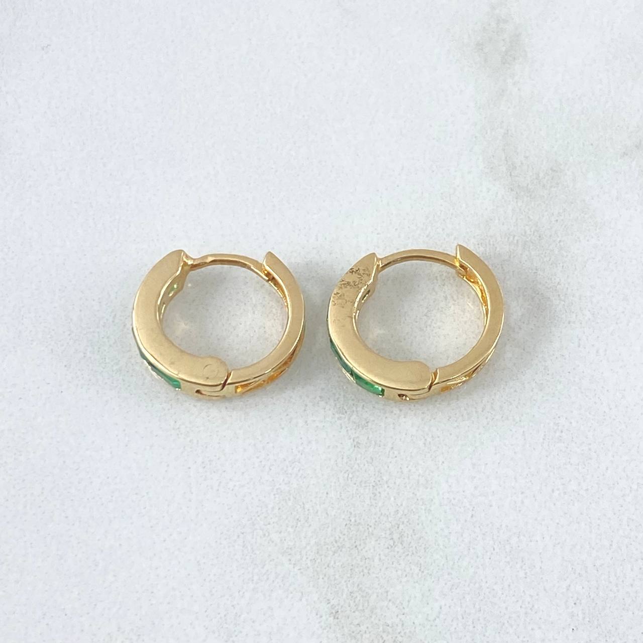 Candongas Carril Cubico Basteado 3.35gr / 1.4cm / Esmeraldas 64pts Oro Amarillo 18K (Joya) ©