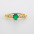 Anillo Solitario Carril Esmeraldas 17pts Diamantes 12pts 1.7g / T4 3/4 Oro Amarillo 18K