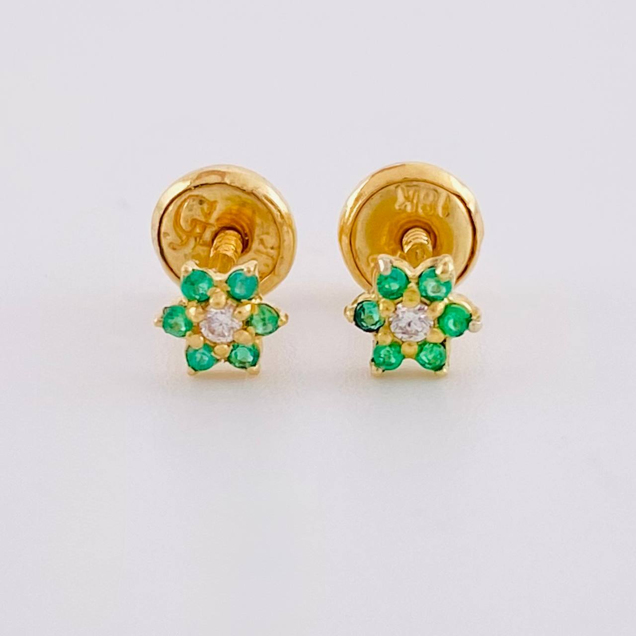 Stud Earrings Flower Emeralds 5pts Diamond 3pts 0.8g / in / 4.4mm Yellow Gold 18K