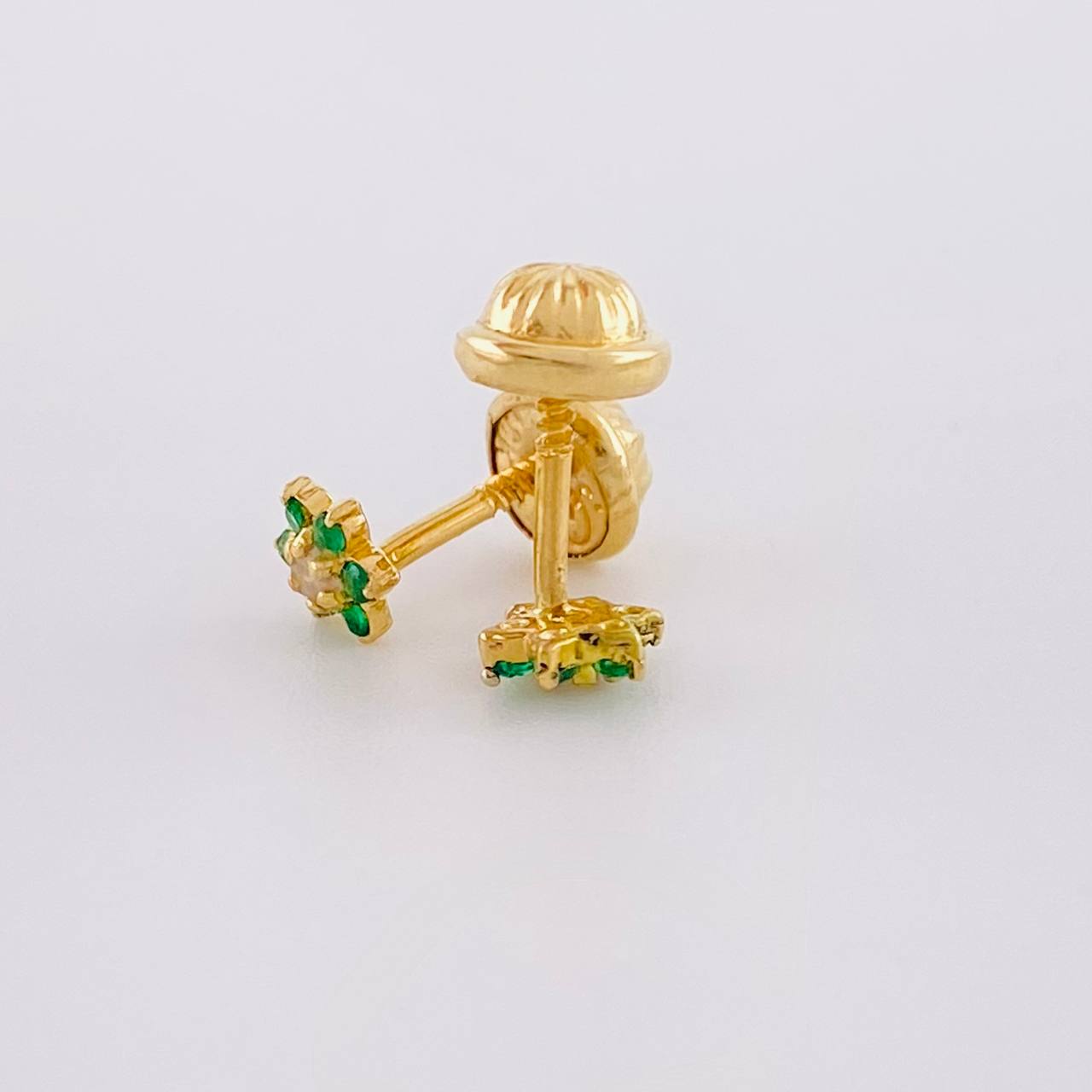 Stud Earrings Flower Emeralds 5pts Diamond 3pts 0.8g / in / 4.4mm Yellow Gold 18K