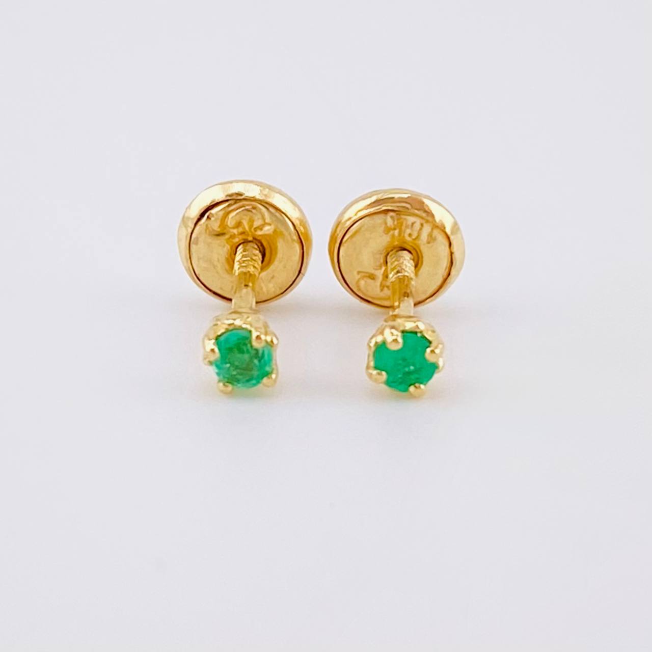 Topos Cuatro Garra Esmeraldas 9pts 0.75g / in / 2.8mm Oro Amarillo 18K