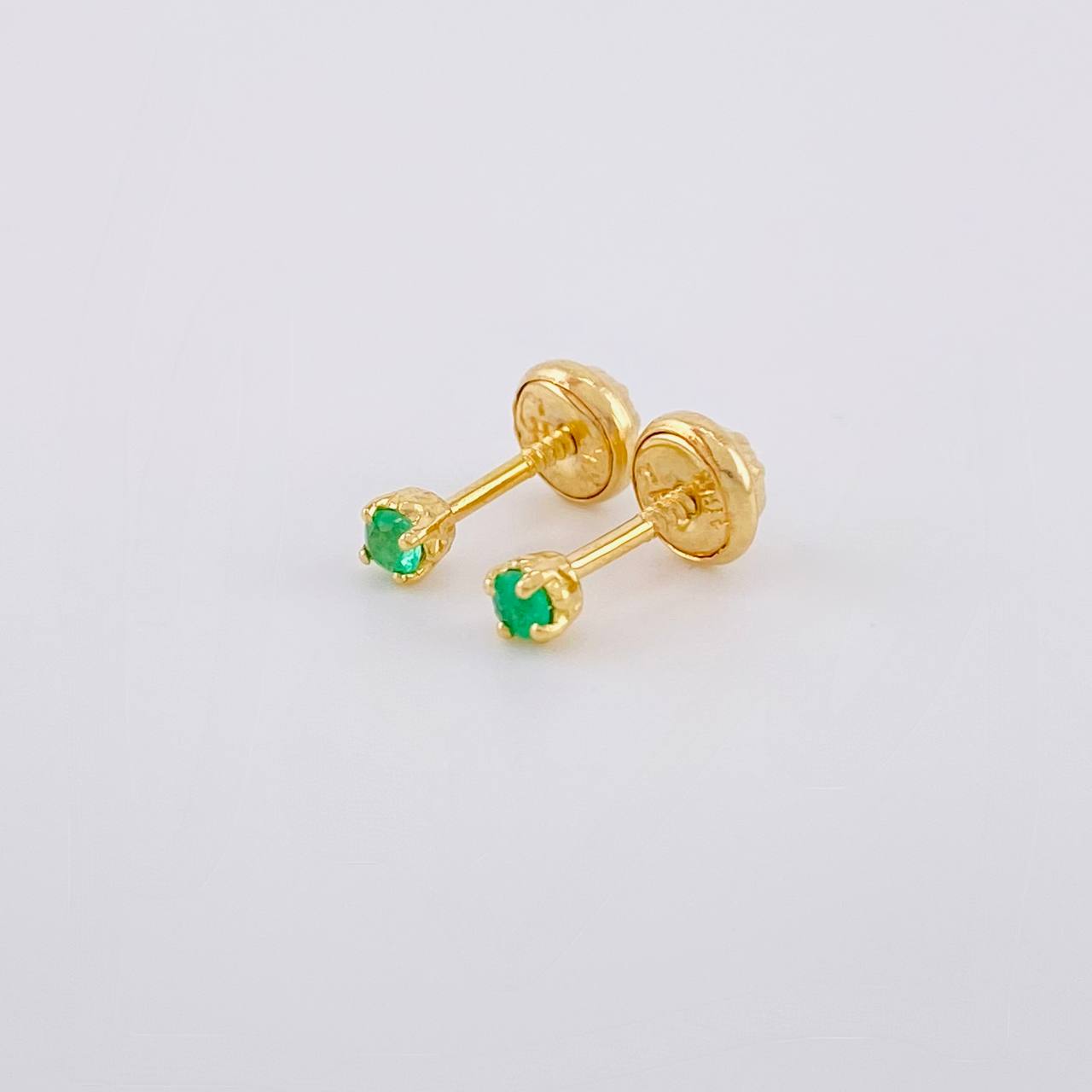 Topos Cuatro Garra Esmeraldas 9pts 0.8g / in / 2.8mm Oro Amarillo 18K