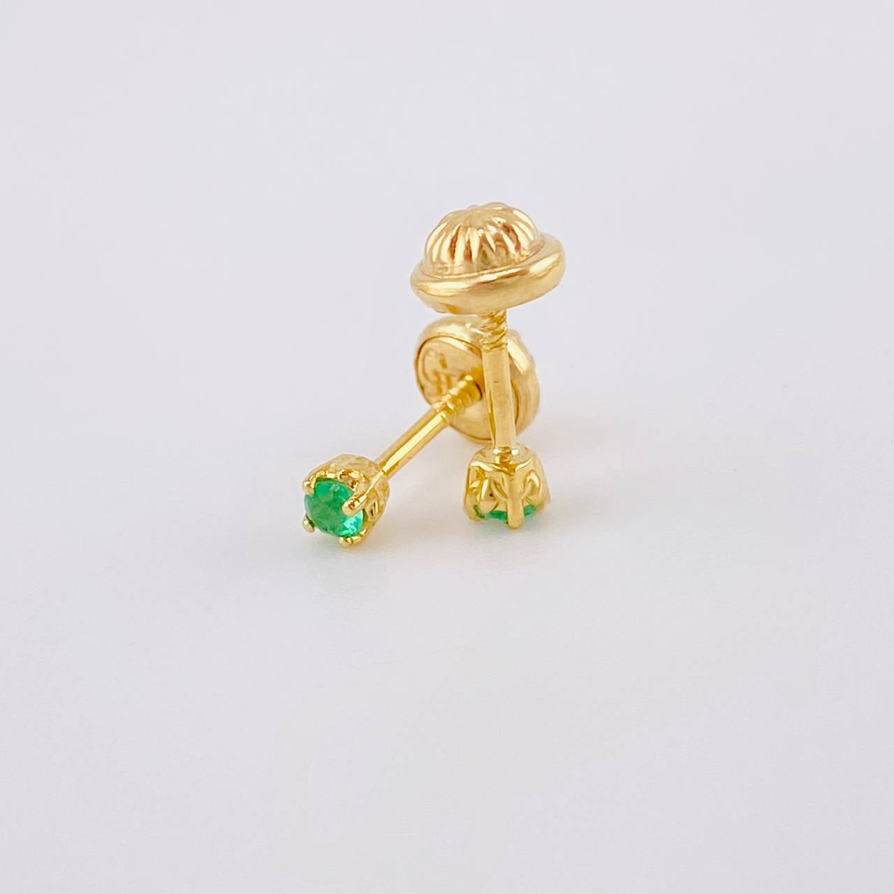 Topos Cuatro Garra Esmeraldas 9pts 0.75g / in / 2.8mm Oro Amarillo 18K