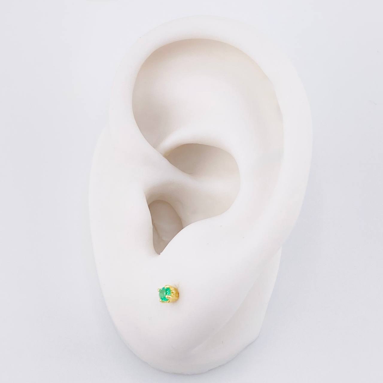 Topos Cuatro Garra Esmeraldas 9pts 0.75g / in / 2.8mm Oro Amarillo 18K