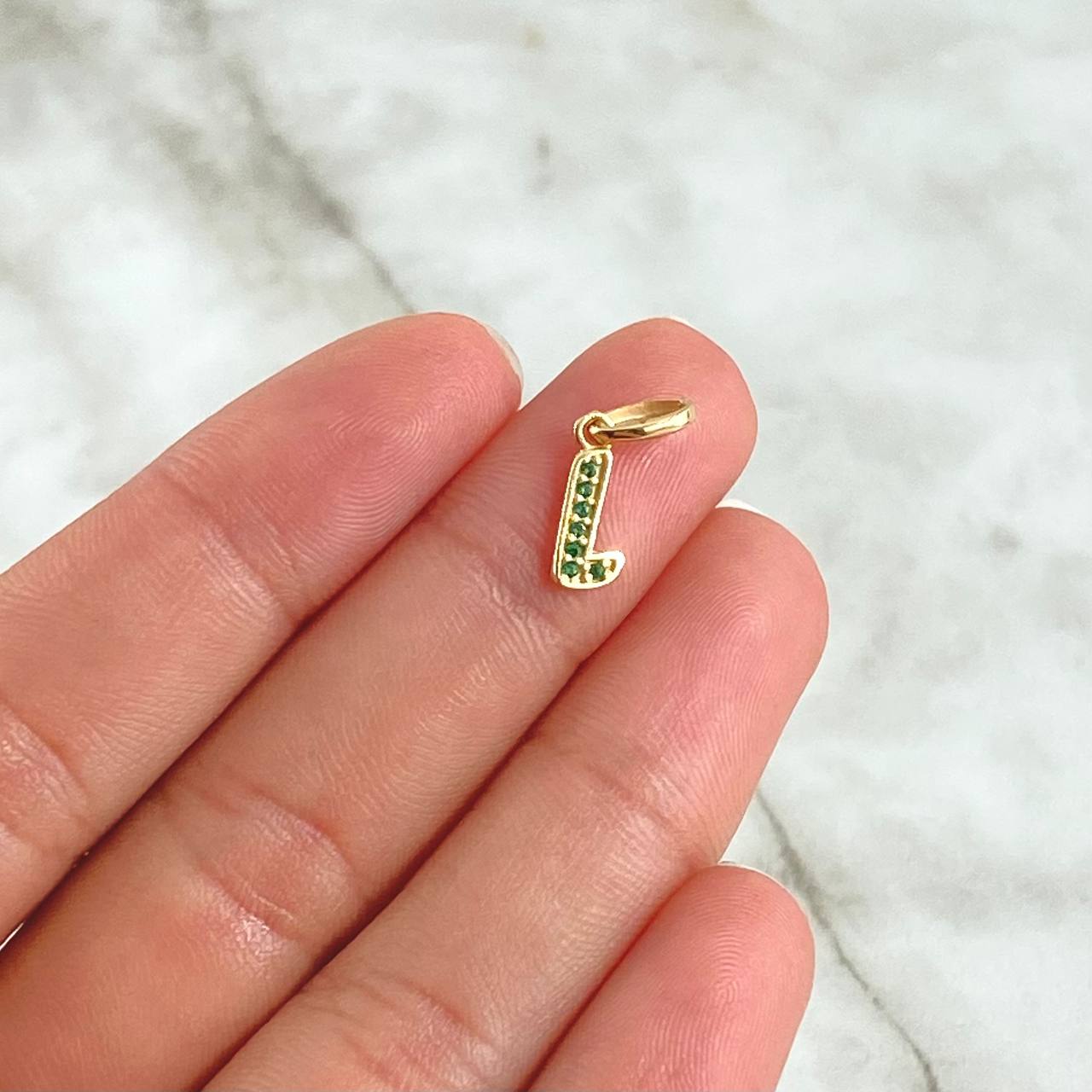 Pendant Letter L 0.5gr / 1.7cm / Green Zircons 18K Yellow Gold ©