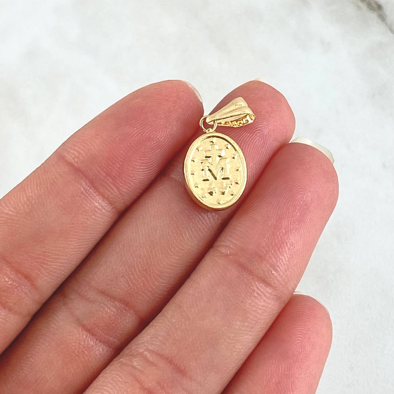 Pendant Virgen Milagrosa 0.7gr / 2cm / Smooth Yellow Gold 18K Charger