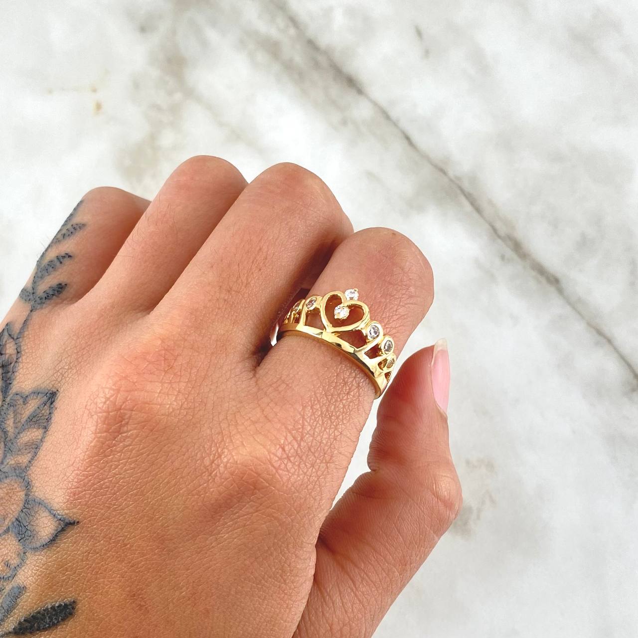 Heart Crown Ring 2.8gr / Size 6 3/4 / White Zircons 18K Yellow Gold