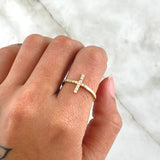 Cross Ring 1.55gr / Size 7 1/4 / White Zircons 18K Yellow Gold