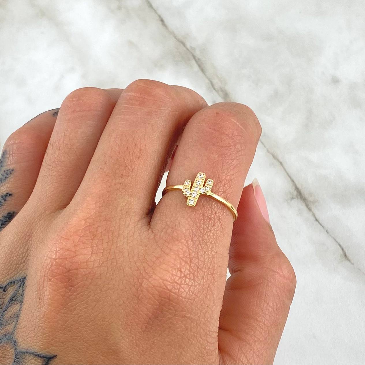 Cactuus Ring 1.15gr / Size 6 1/2 / White Zircons 18K Yellow Gold
