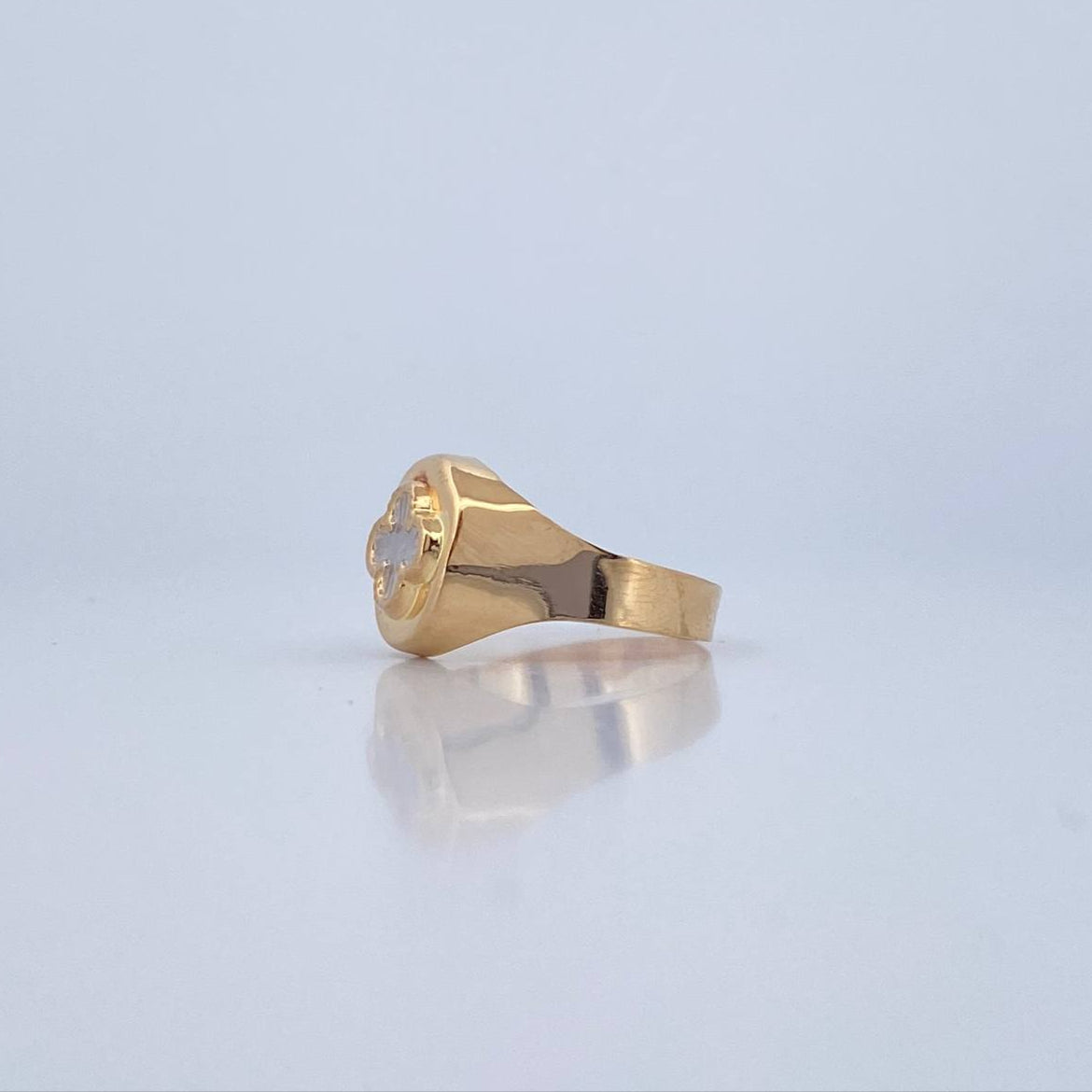 Clover Ring 1.95gr / Size 7 1/4 / Two-tone Yellow White 18K Gold &