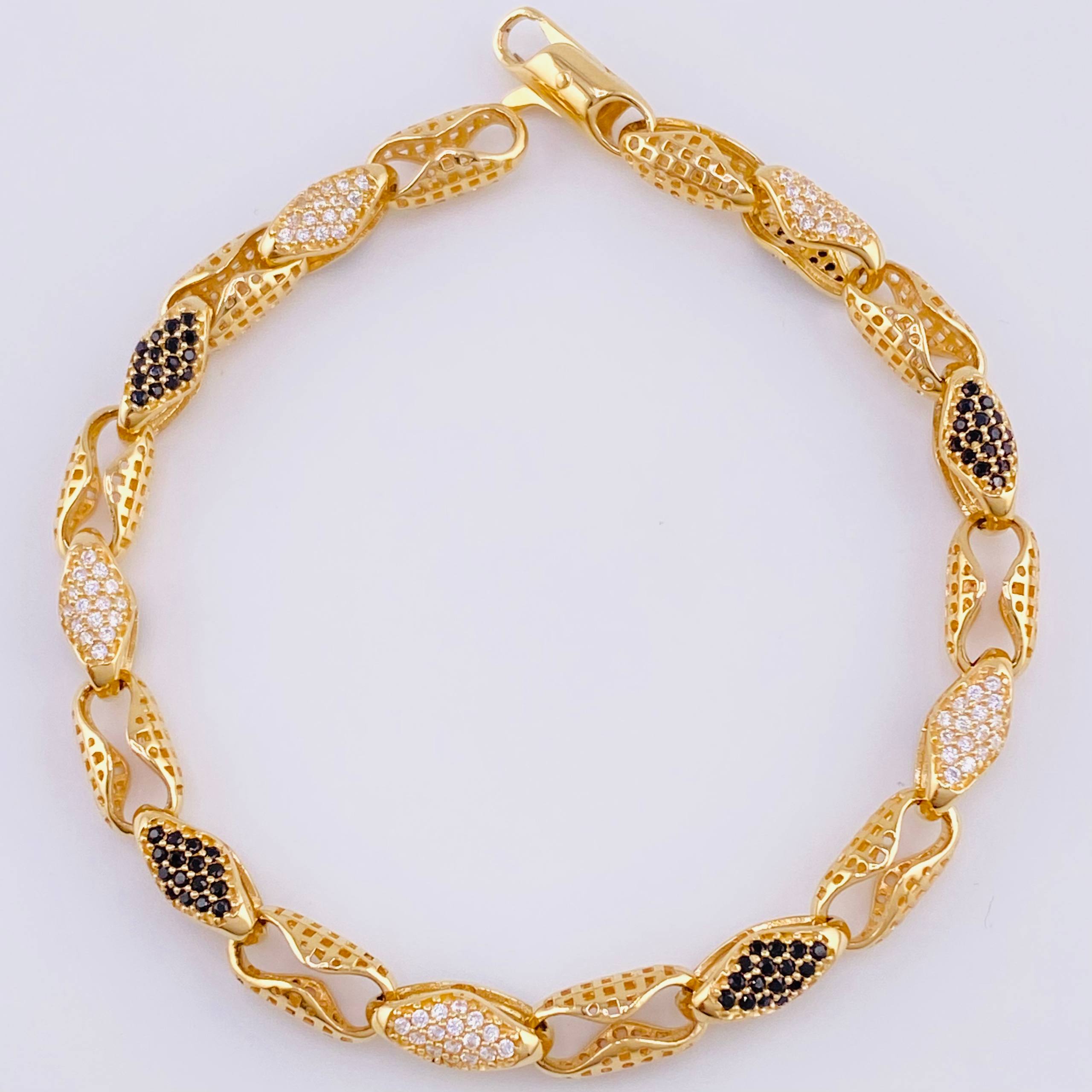 Rustic Concave Bracelet Garnet 15.55 g / 7 3/4 in / 5.4 mm Yellow Gold 18K