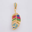 Dije Pluma Multicolor 2.5 g / 1 1/2 in Oro Amarillo 18K