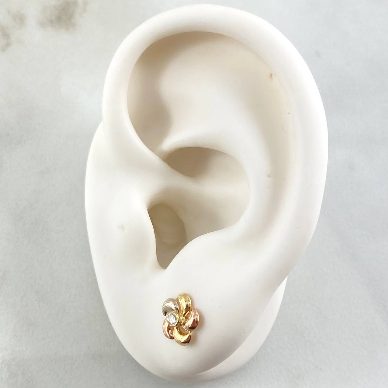 Stud Earrings Flower Helix 0.65gr / Three 18K Gold ©