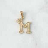 Dije Letra M Corona 1.5gr / 2.5cm / Circones Blancos Oro Amarillo 18K *