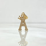 Dije Letra A Corona 1.4gr / 2.5cm / Circones Blancos Oro Amarillo 18K