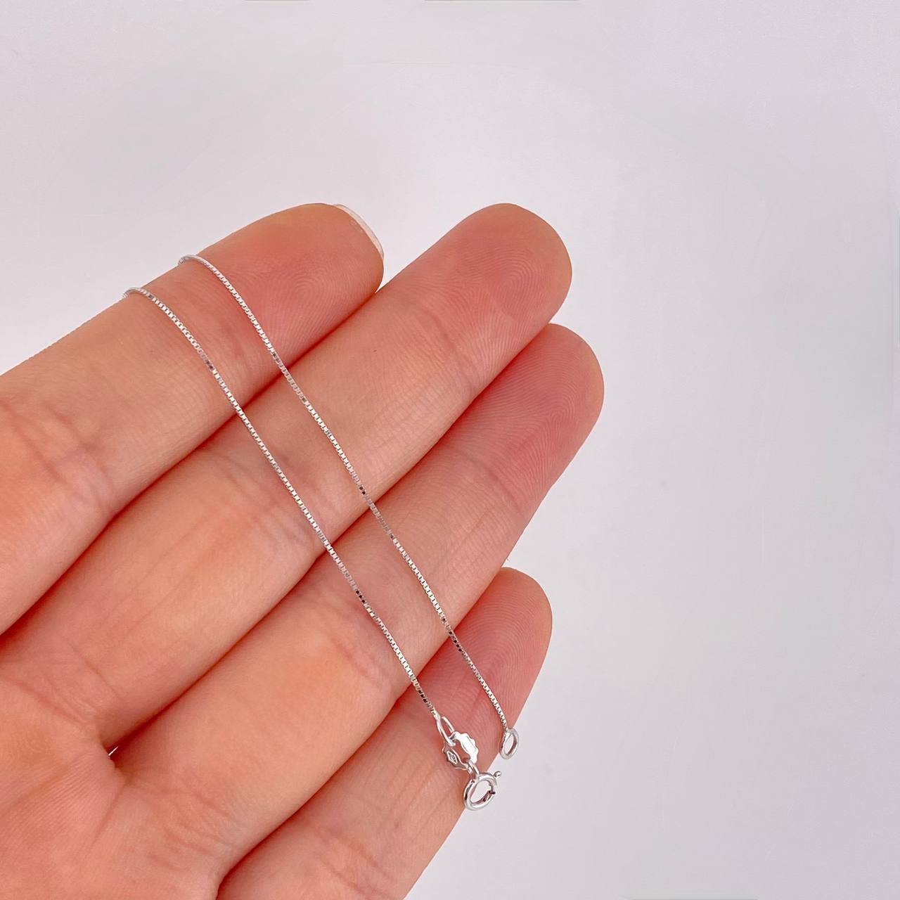 Venetian Chain 1.1g / 18 in / 0.5mm 18K White Gold