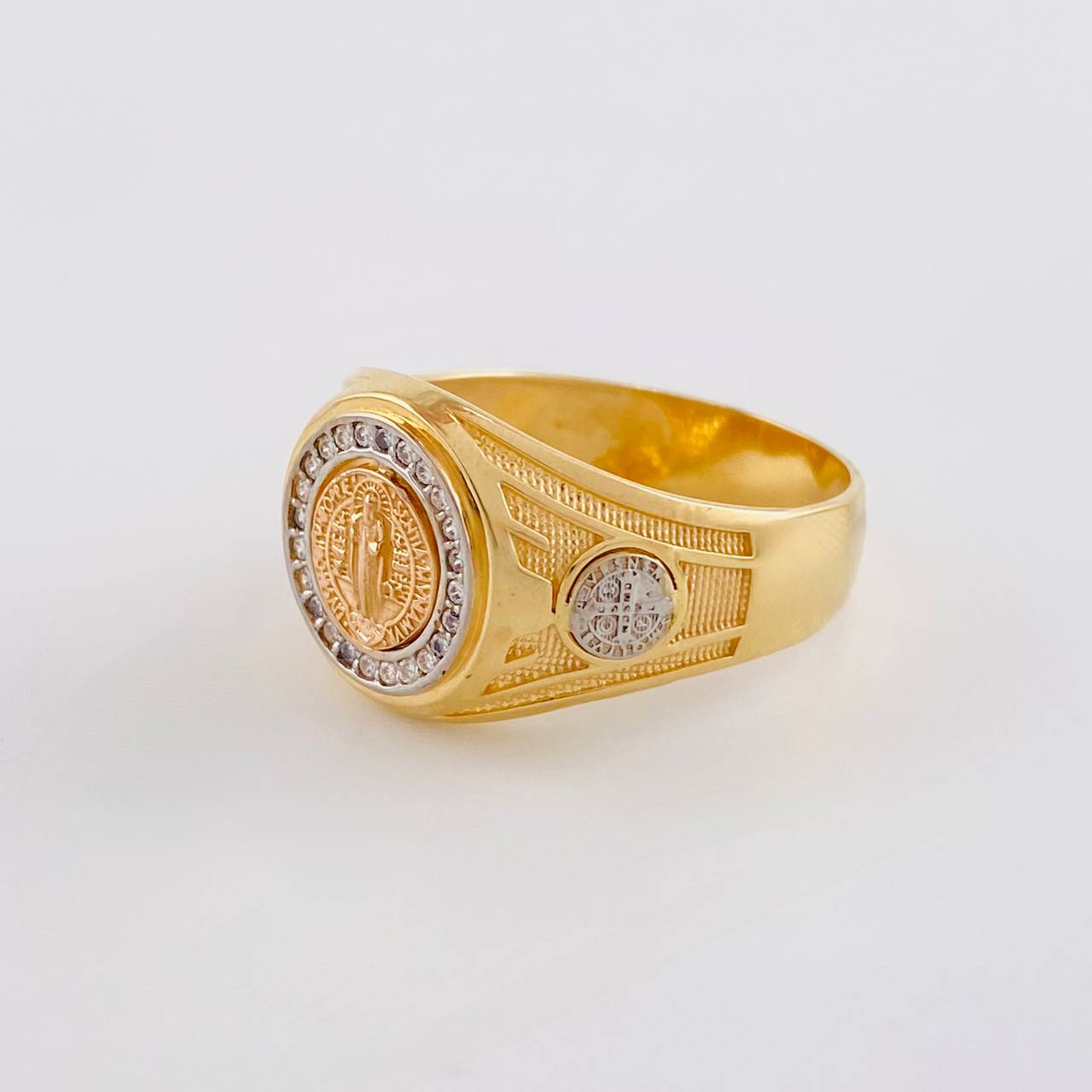 Saint Benedict Ring 6.1 g / T9 1/2 Three Golds 18K