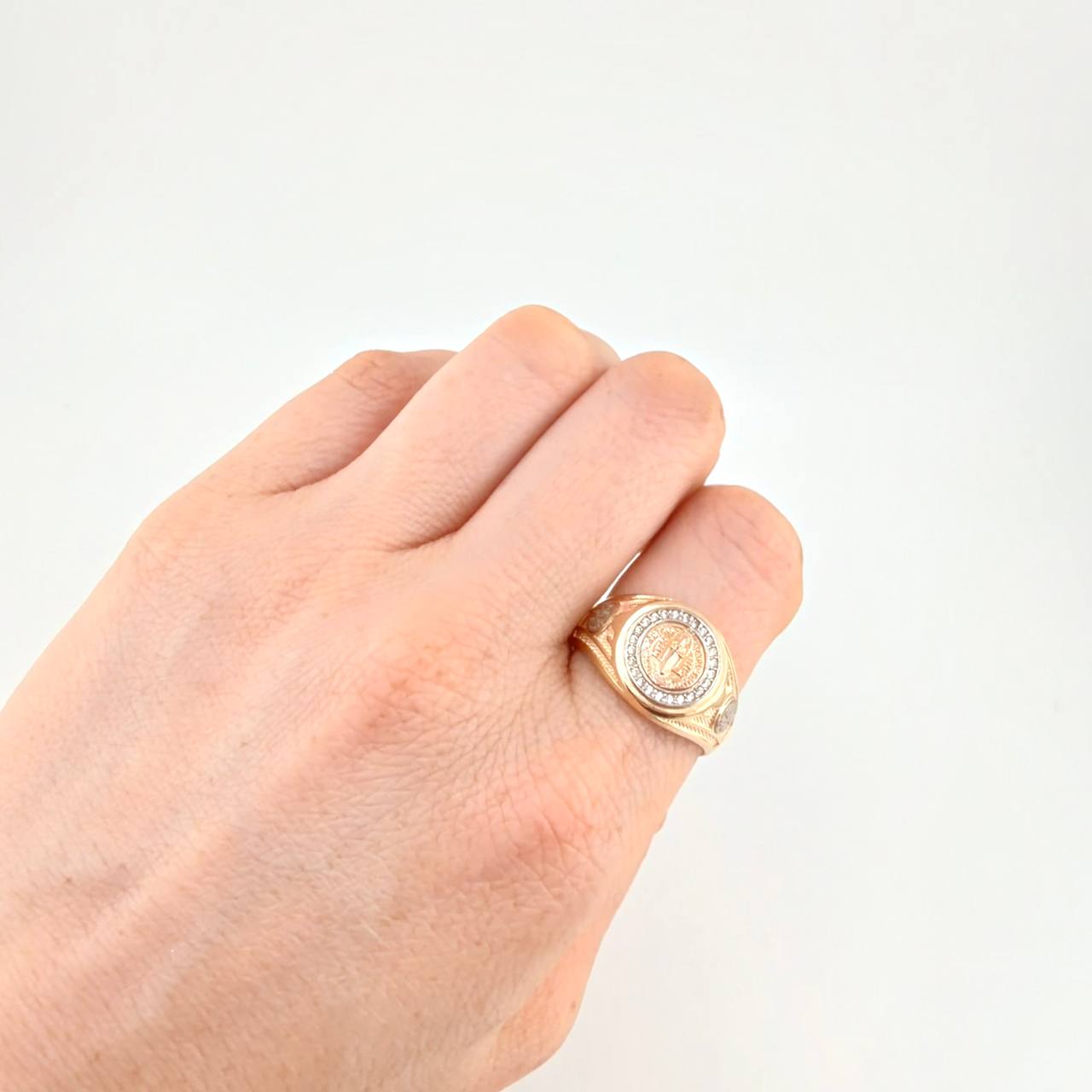 Saint Benedict Ring 6.1 g / T9 1/2 Three Golds 18K