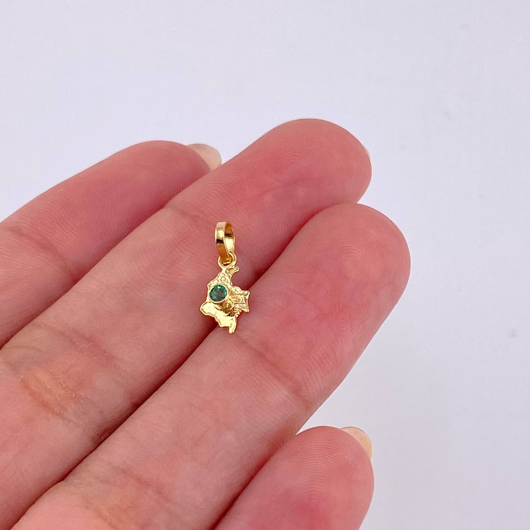 Pendant Map of Colombia Emerald 3Pts 0.25 g / 3/4 in Yellow Gold 18K