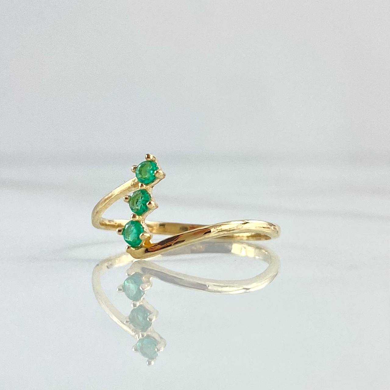 Trio Vertical Ring 1.35gr / Size 7 3/4 / Emeralds 15Pts 18K Yellow Gold (Jewel)