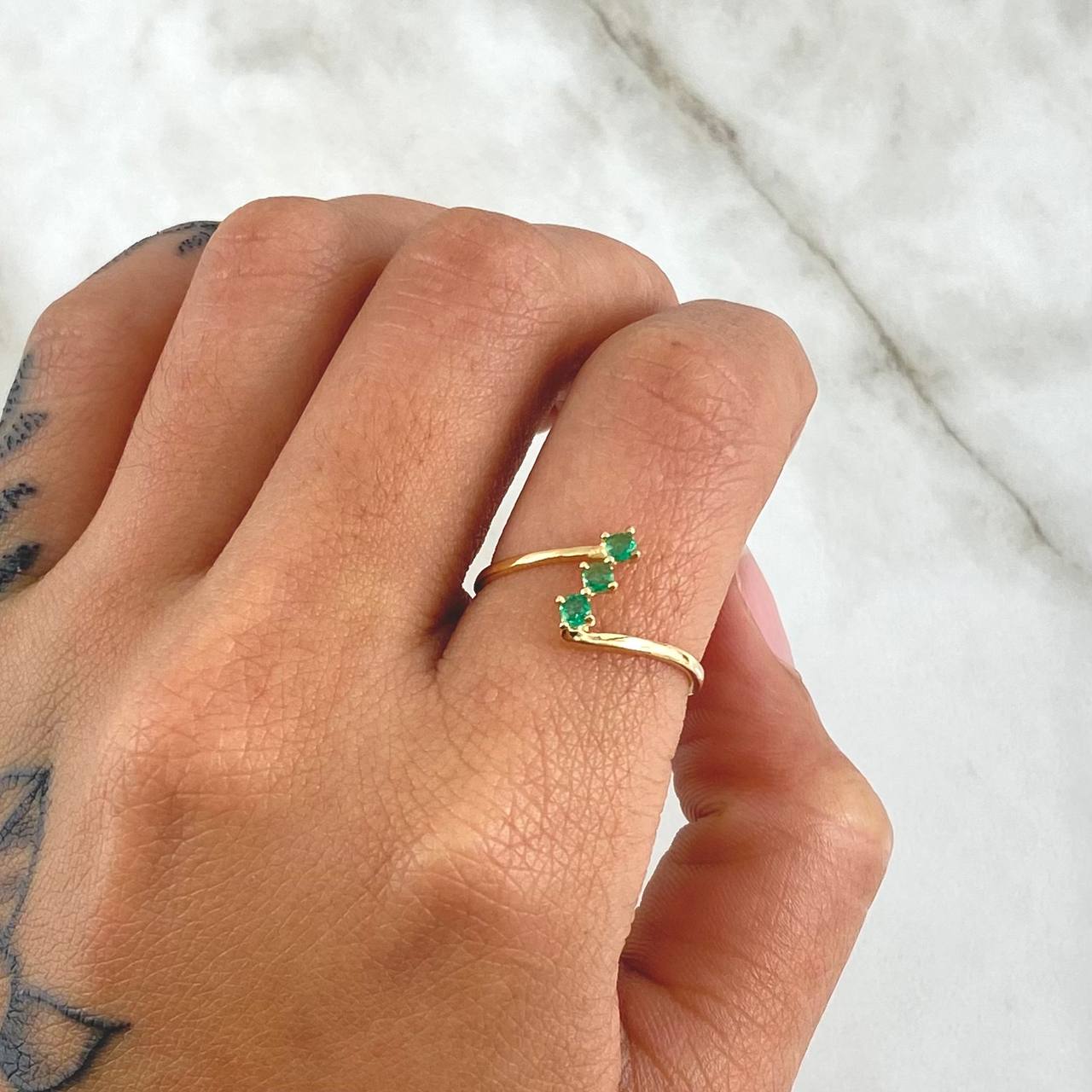 Trio Vertical Ring 1.35gr / Size 7 3/4 / Emeralds 15Pts 18K Yellow Gold (Jewel)