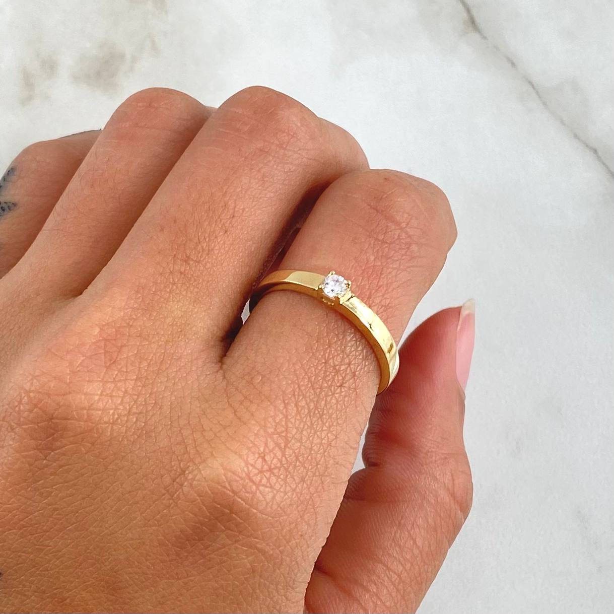 Smooth Straight Solitaire Ring 1.95gr / Size 7 3/4 / White Zircon Yellow Gold 18K