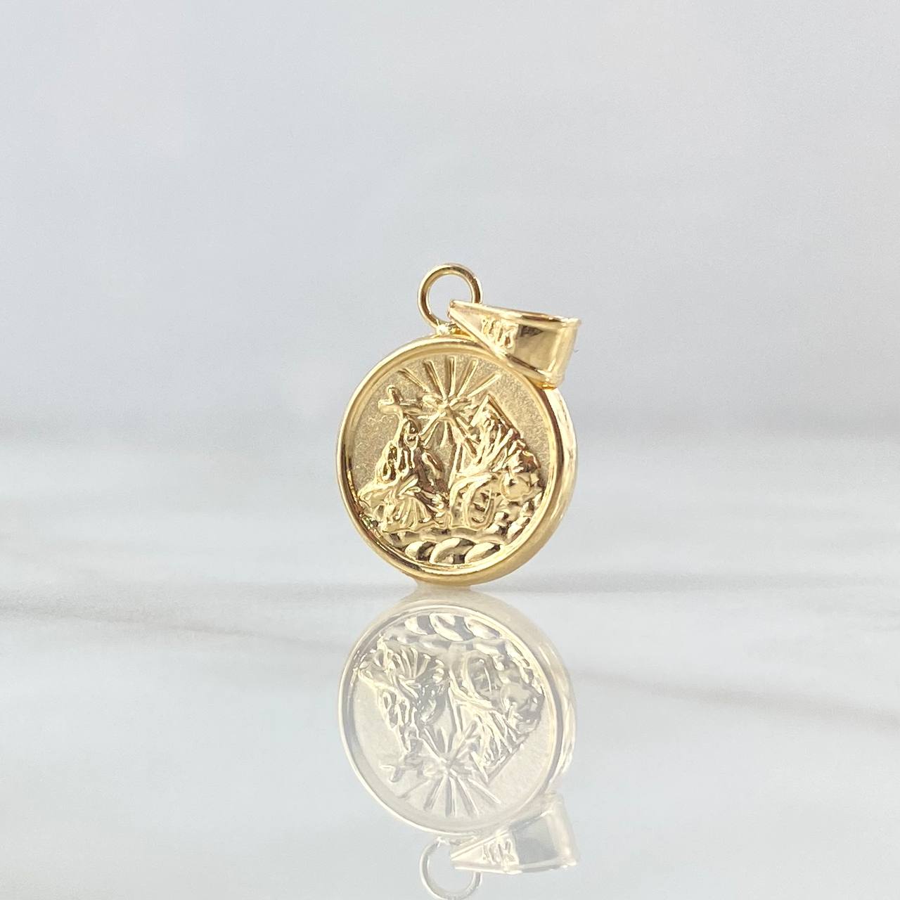 Dije Santisima Trinidad 0.85gr / 2.2cm / Circulo Mate Troquelado Oro Amarillo 18K ©