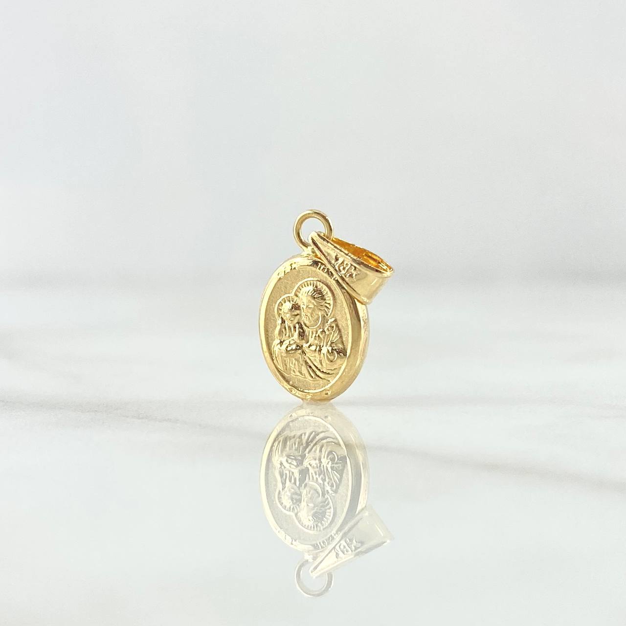 Dije San José 0.5gr / 1.7cm / Ovalo Cargador Liso Oro Amarillo 18K ©