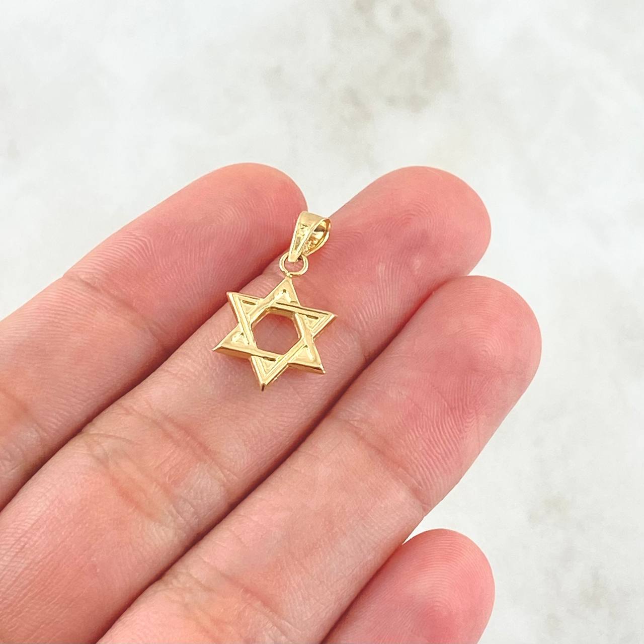 Pendant Star of David 1.1gr / 2.5cm / Striped 18K Yellow Gold