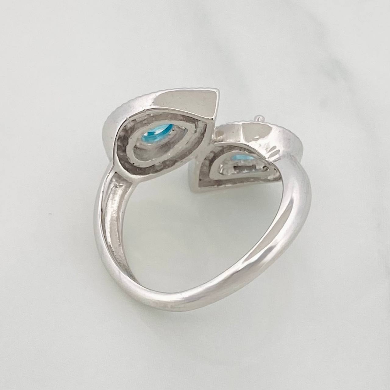 Anillo Hojas Cruzadas 6.4g / T5 1/2 Oro Blanco 18K