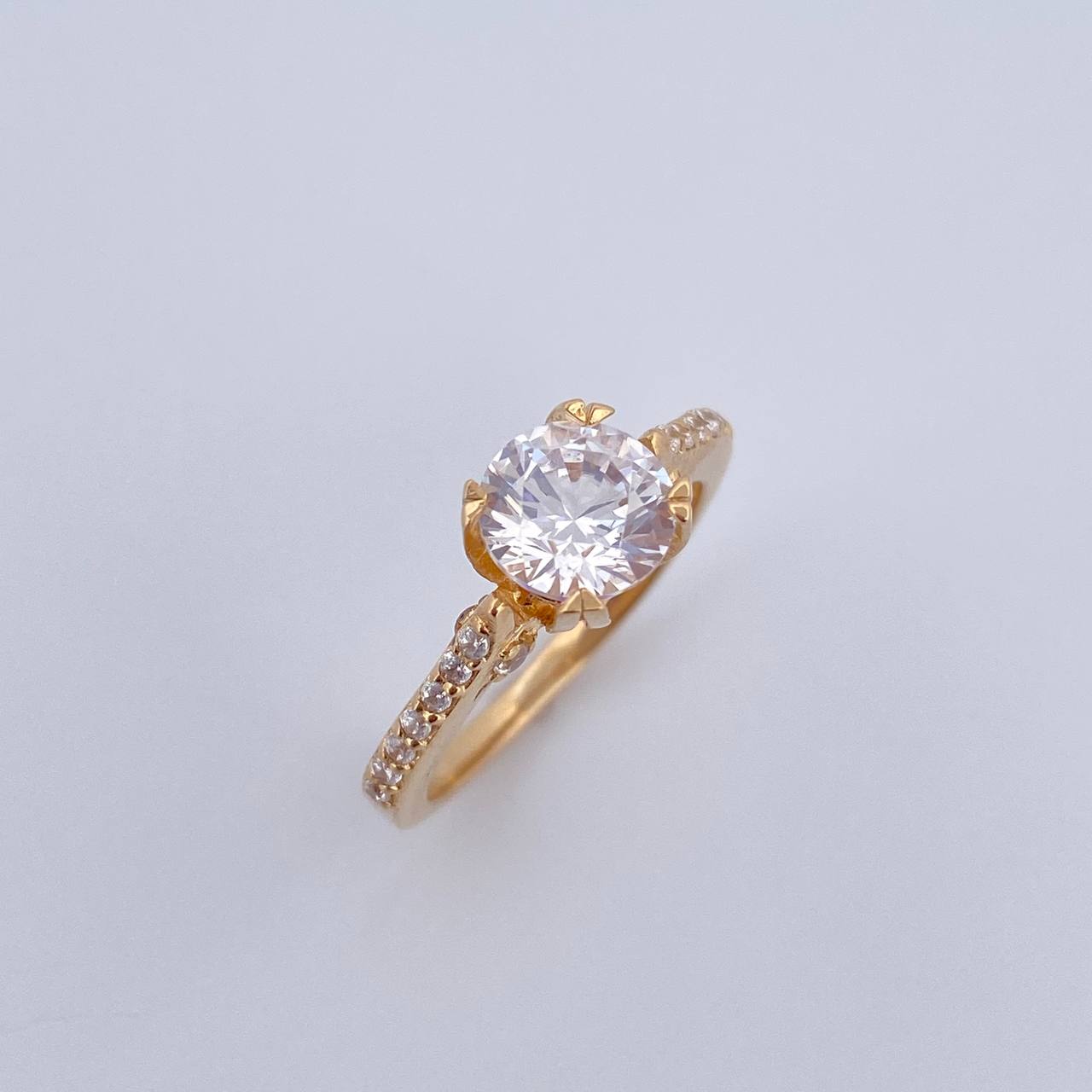 Solitaire Churumbela Ring 4.05gr / Size 5 3/4 / 18K Yellow Gold &