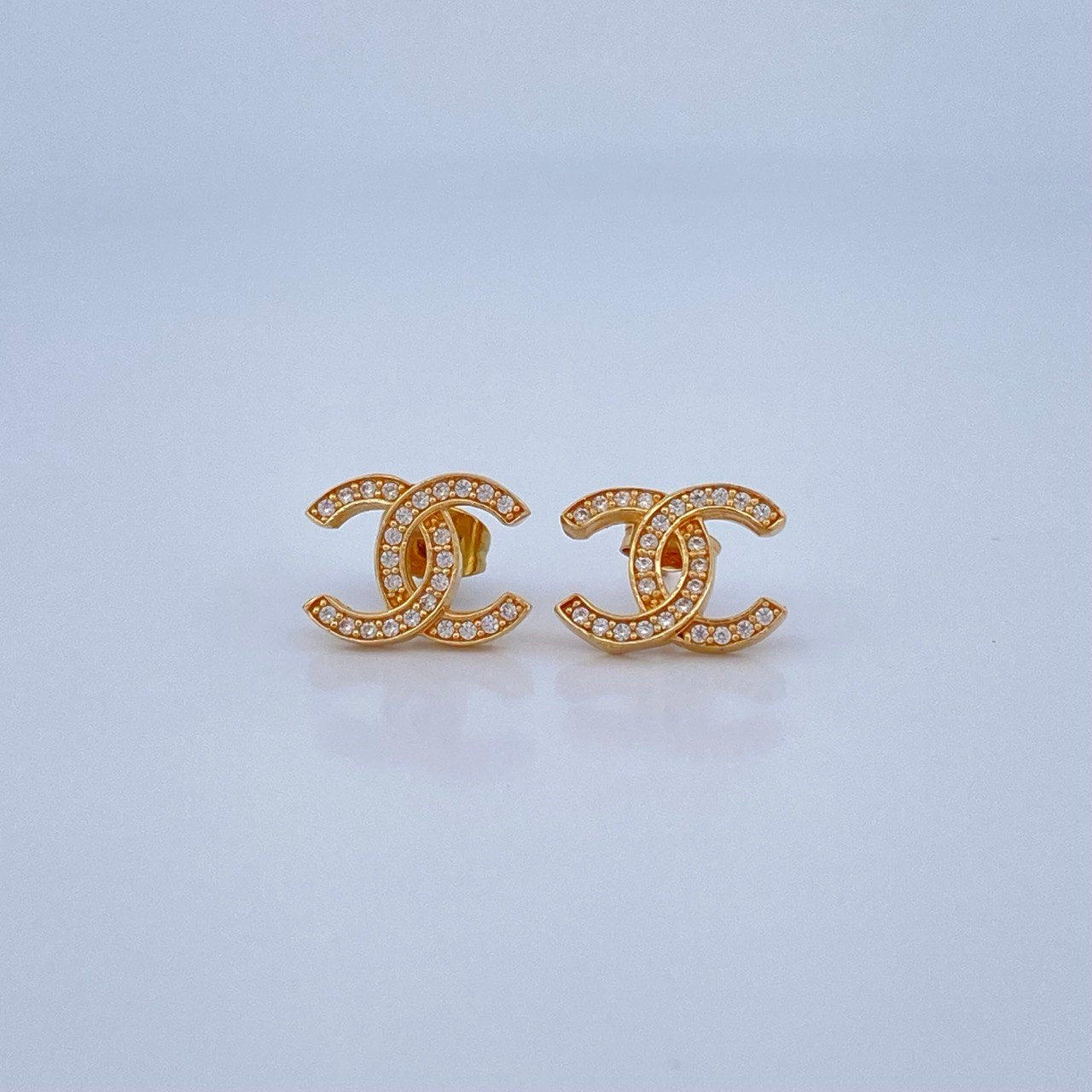Stud Earrings Crossed Wave 2.6gr / 1.2cm / 18K Yellow Gold &