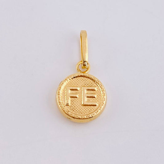 Dije Fe 0.6 g / 3/4 in Oro Amarillo 18K