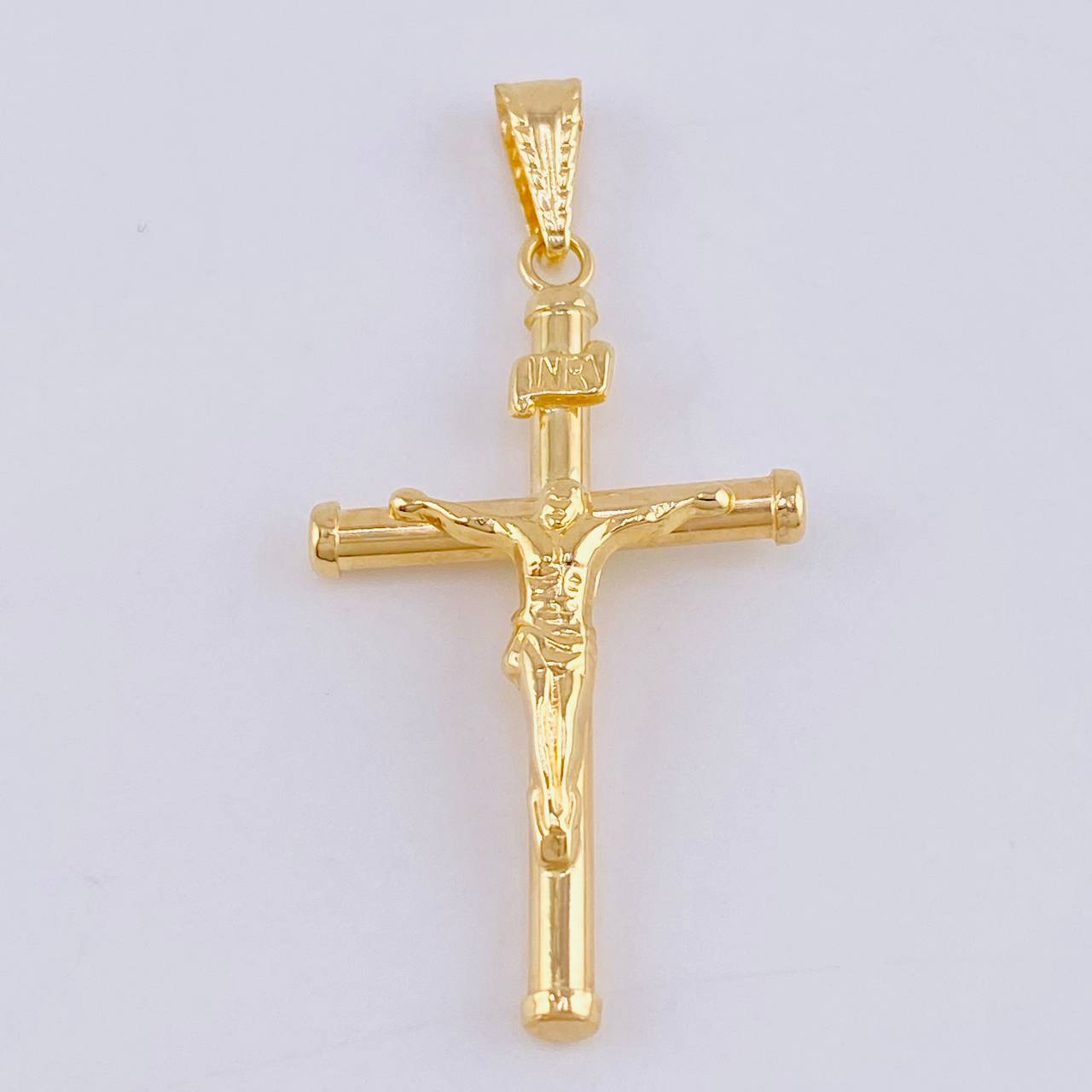 Dije Cruz Cristo Baston 1.2gr / 1 1/2 in / Oro Amarillo 18K *