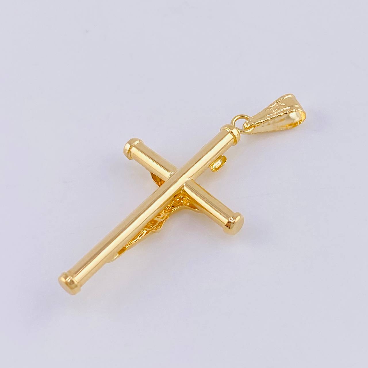 Dije Cruz Cristo Baston 1.2gr / 1 1/2 in / Oro Amarillo 18K *