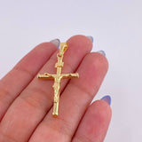 Dije Cruz Cristo Baston 1.2gr / 1 1/2 in / Oro Amarillo 18K *