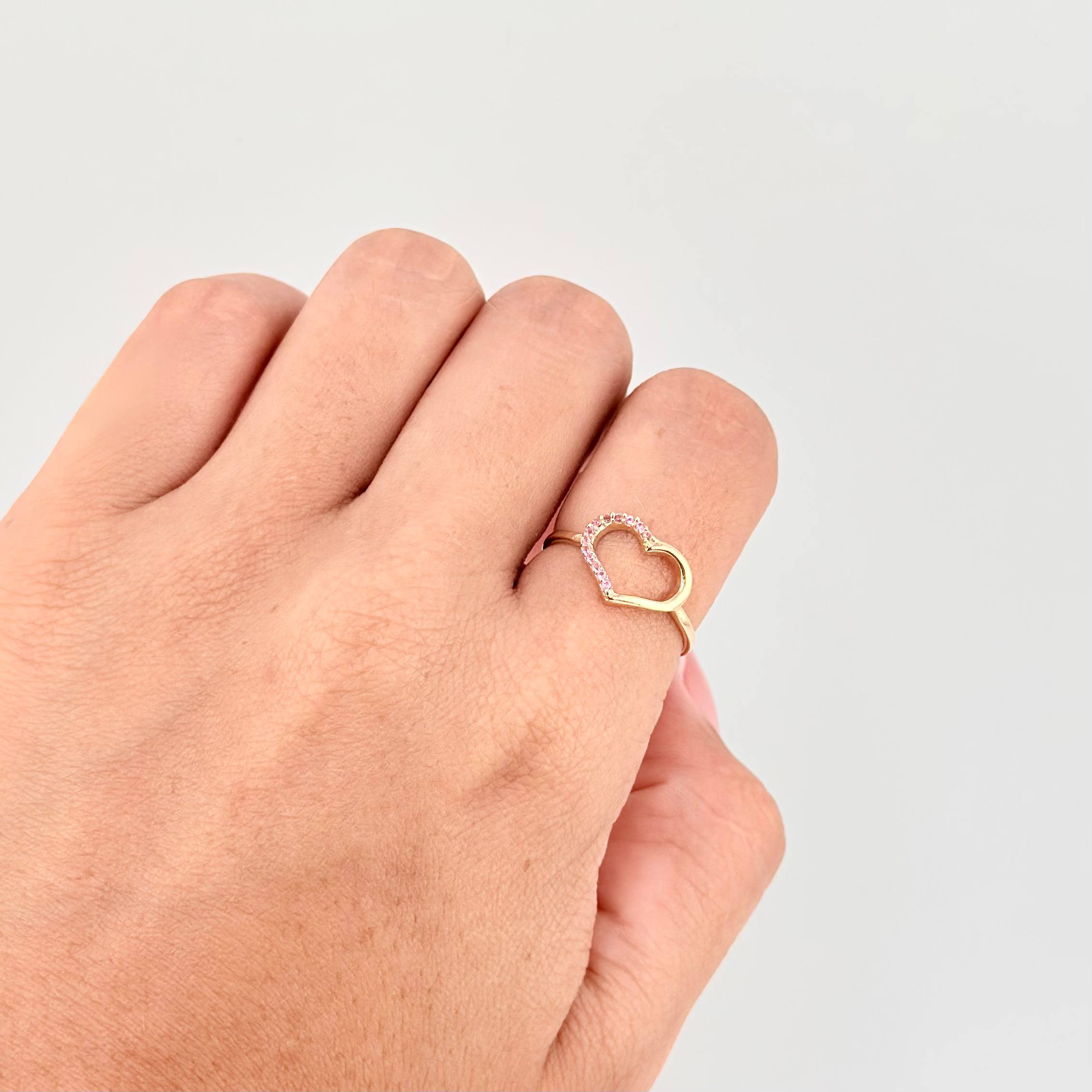 Heart Silhouette Ring 1.35g / Size 7 Yellow Gold 18K