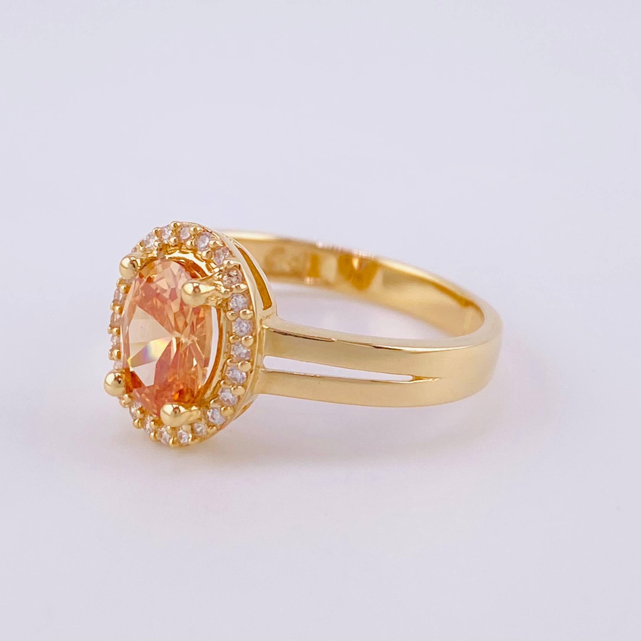 Oval Cluster Ring 3.35g / Size 7 1/2 Yellow Gold 18K
