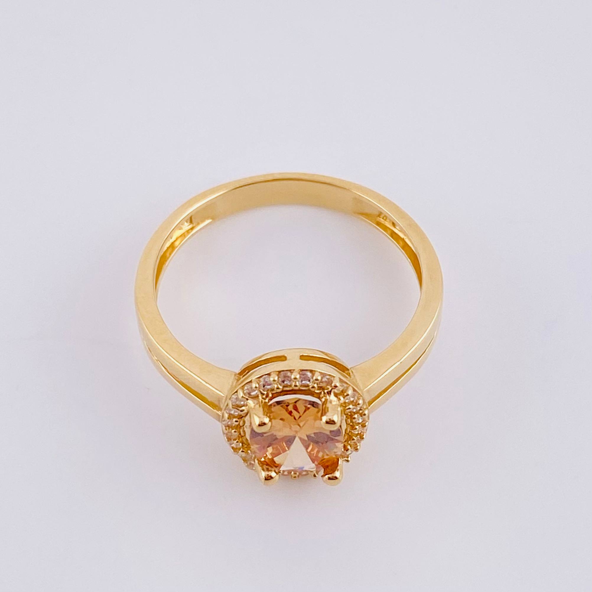 Oval Cluster Ring 3.35g / Size 7 1/2 Yellow Gold 18K