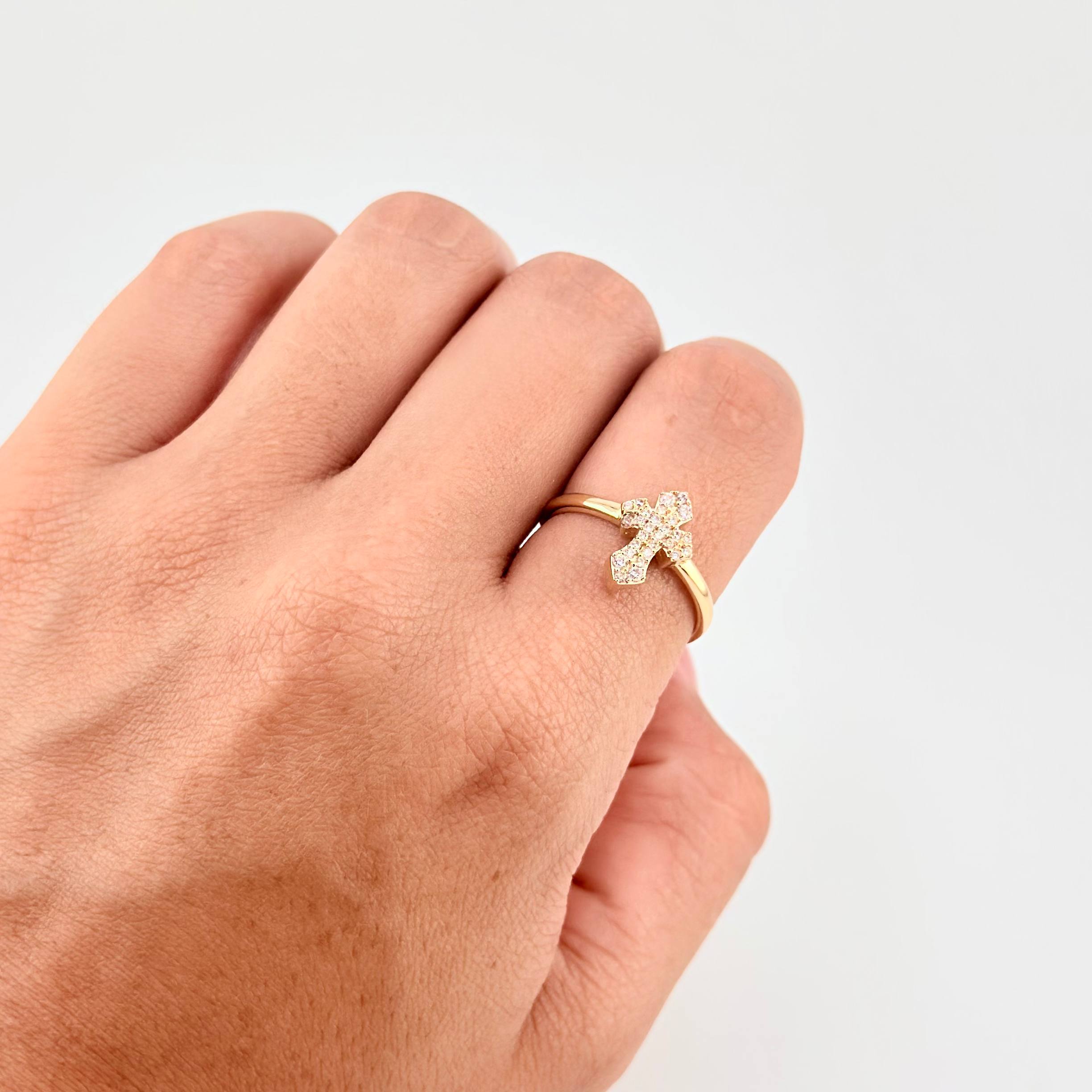 Cross Ring 2.35g / Size 7 1/2 Yellow Gold 18K