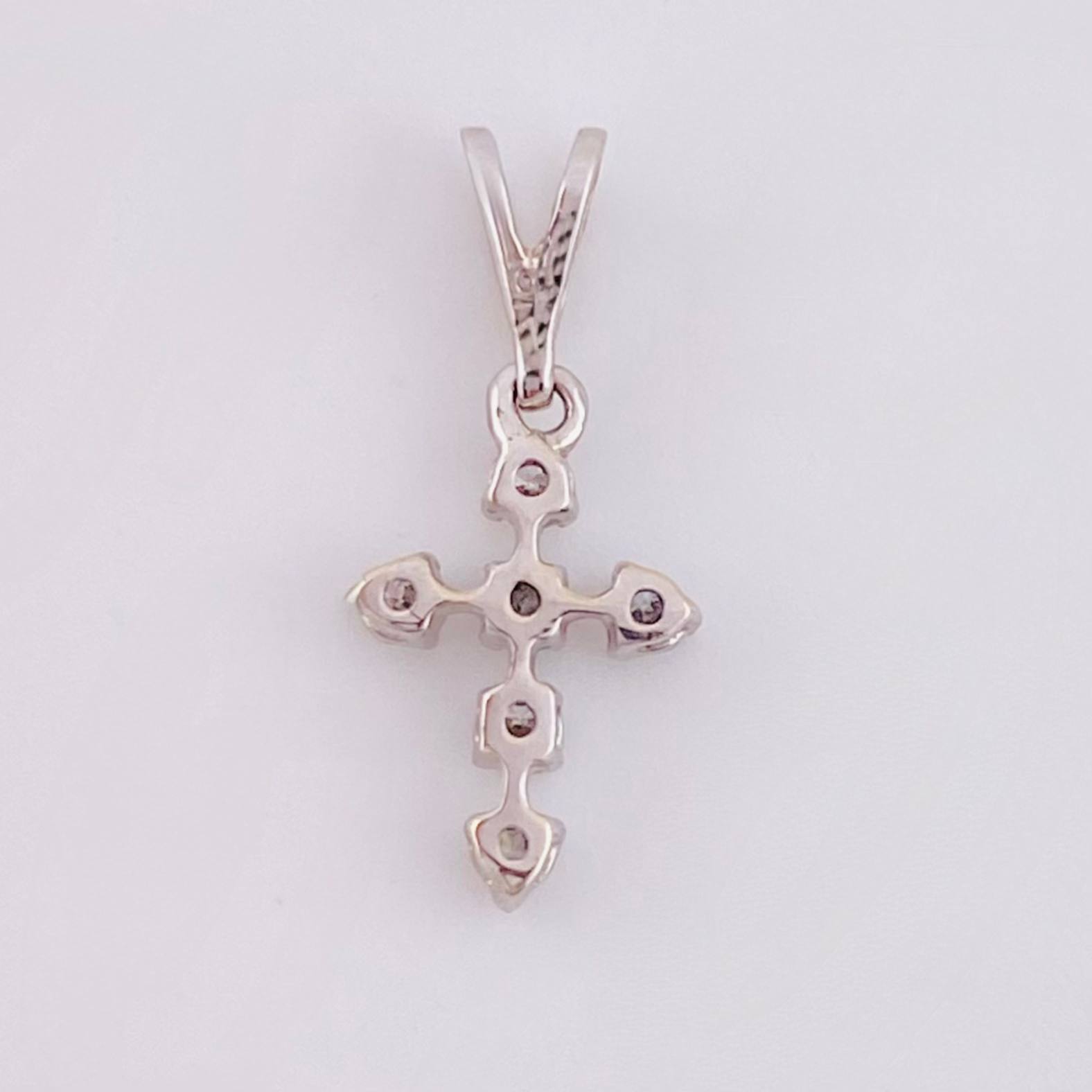 Mini Cross Diamonds Pendant 8pts 0.35gr / 1/2 in / 18K White Gold *