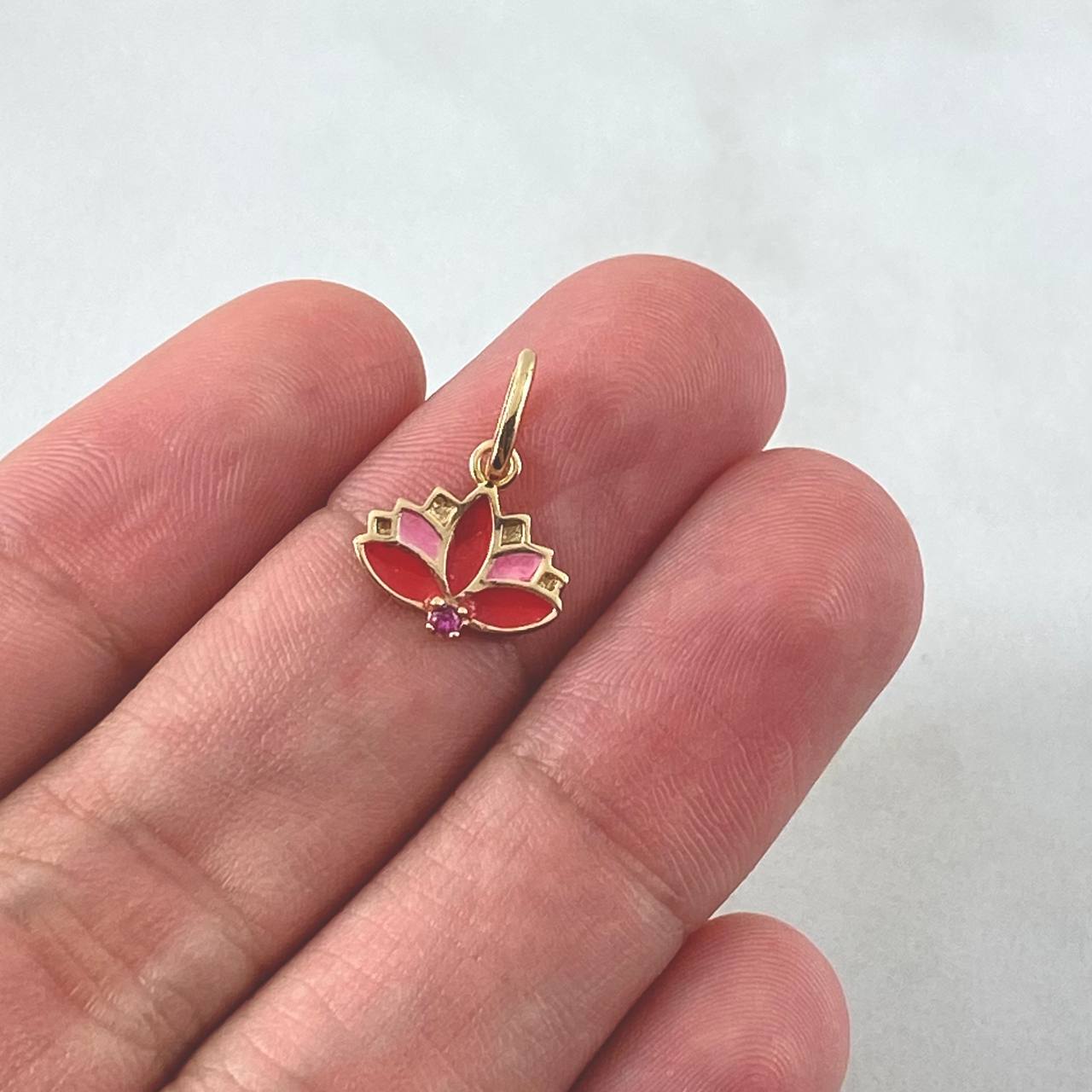 Pendant Flor India 0.75gr / 1.7cm / Pink Resin Red Zircon Fuchsia 18K Yellow Gold ©
