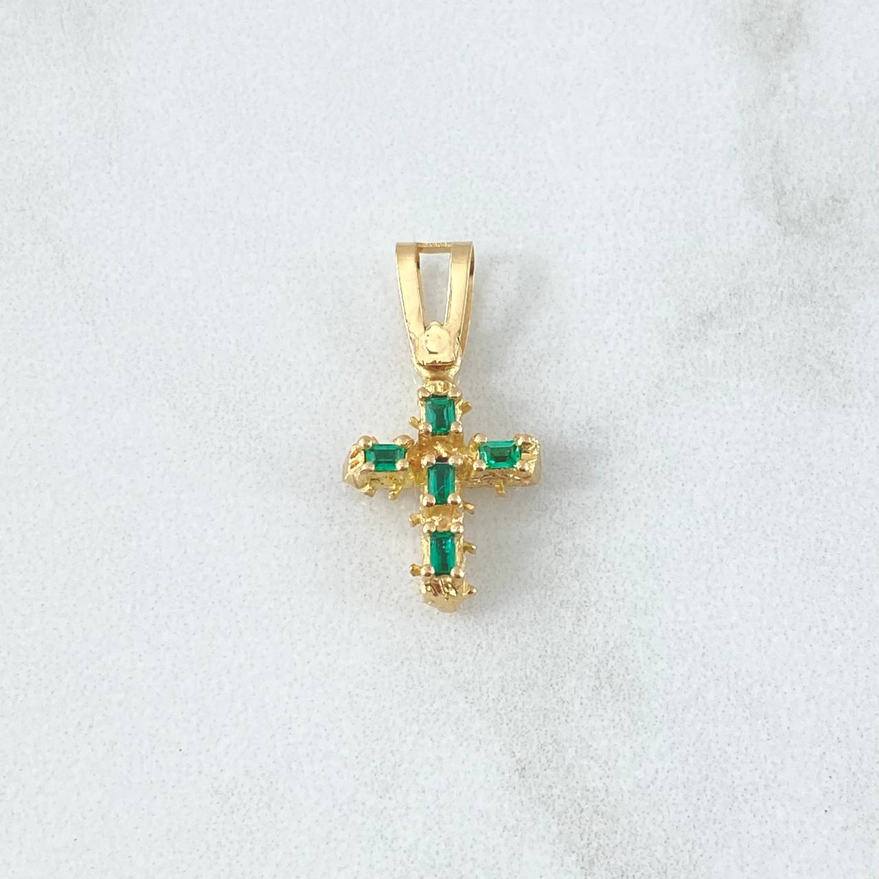 Dije Cruz Tronco 2.4gr / 2.5cm / Esmeraldas 25pts Oro Amarillo 18K (Joya) ©