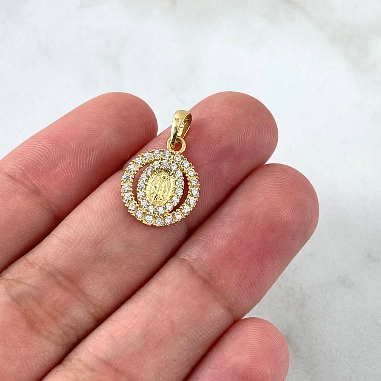 Dije Virgen Milagrosa Doble Aro 1.45gr / 1.9cm / Circones Blancos Oro Amarillo 18K