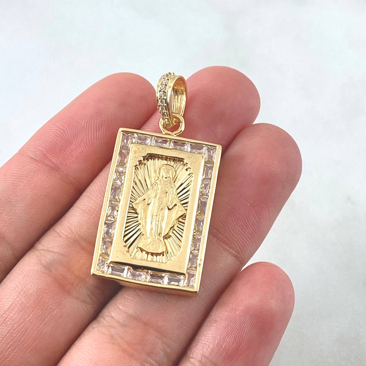 Dije Virgen Milagrosa Marco 9.55gr / 3.9cm / Circones blancos Oro Amarillo 18K ©