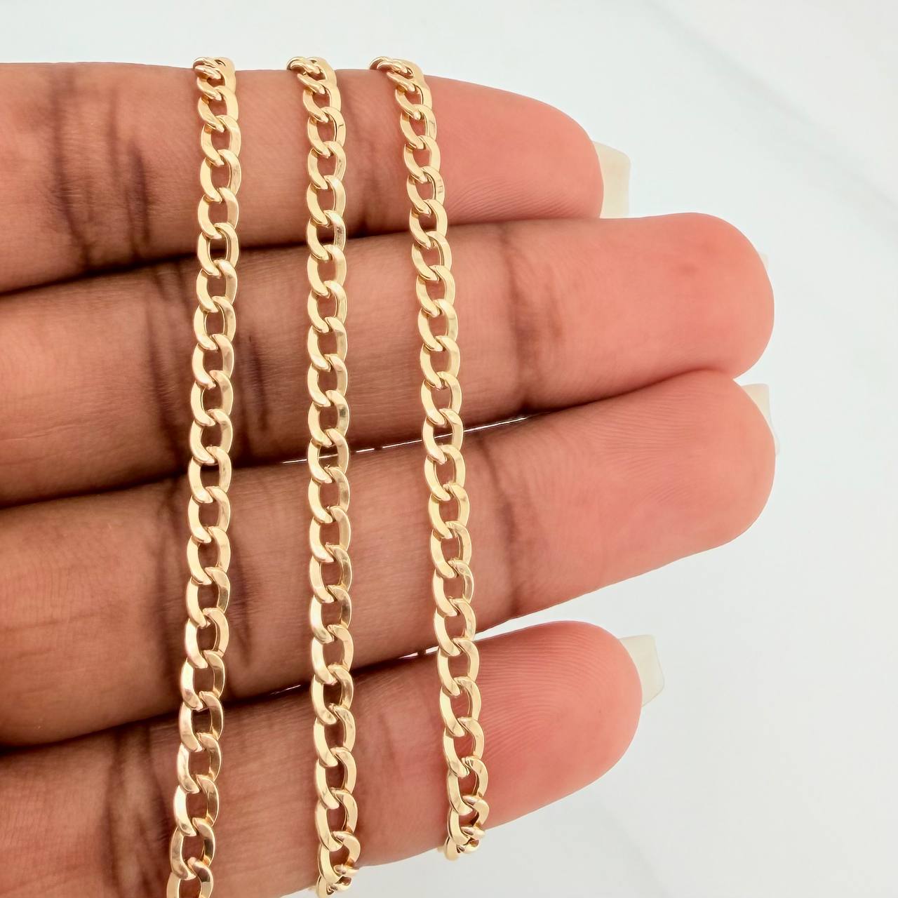 Cadena Cubana 5.55gr / 27 3/4 in / 2.9mm Oro Amarillo +1 18K %