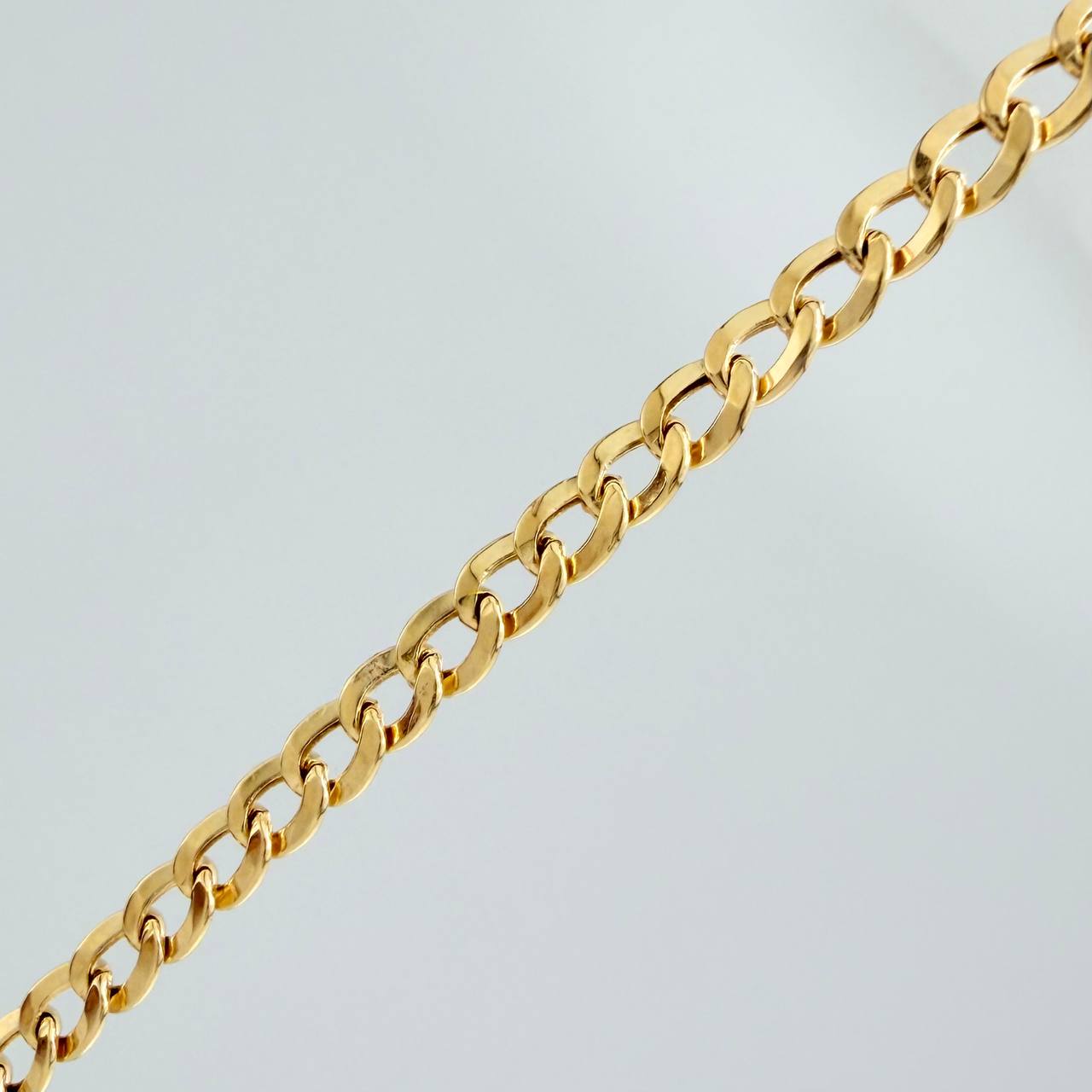 Cadena Cubana 4.25 g / 24 1/4 in / 3 mm Oro Amarillo 18K