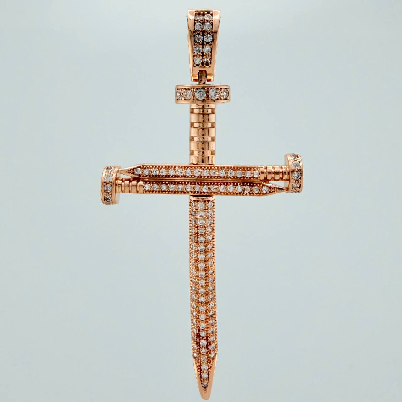 Dije Cruz Clavo 8.3gr / 2 1/2 in / Oro Rosa 18K $