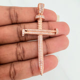 Dije Cruz Clavo 8.3gr / 2 1/2 in / Oro Rosa 18K $