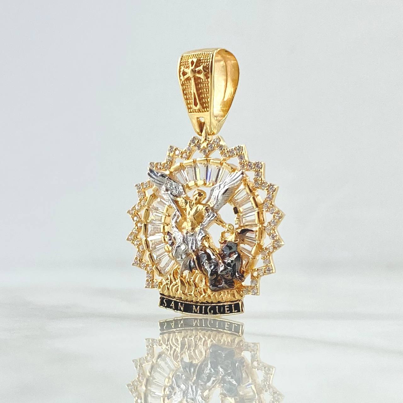 Pendant San Miguel Double Halo 7.15gr / 3.9cm / White Zircon Relief 18K Yellow Gold ©